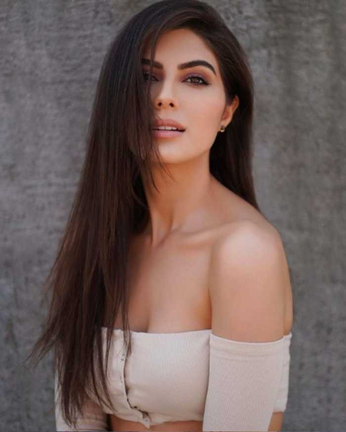 elnaaz_norouzi 10